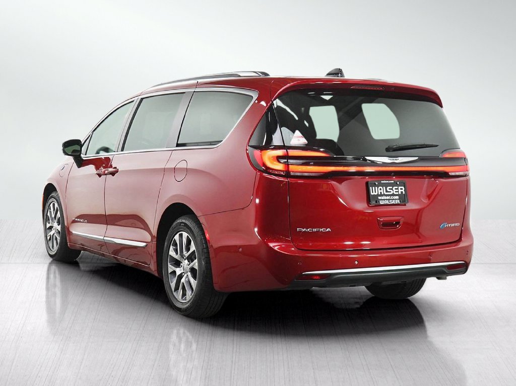 Used 2025 Chrysler Pacifica Pinnacle FWD image 4