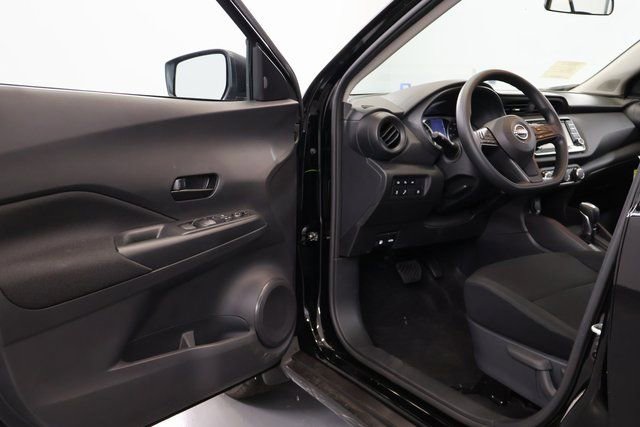 New 2025 Nissan Kicks Play S image 5