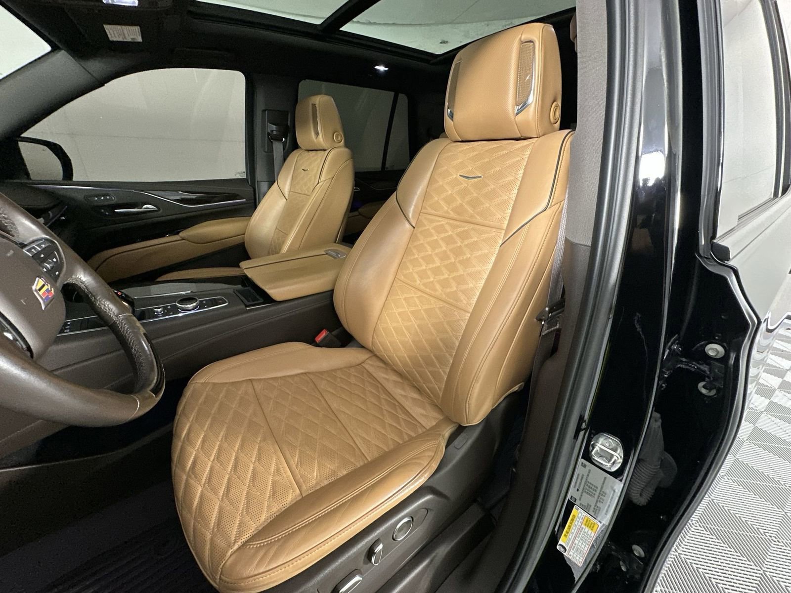Used 2023 Cadillac Escalade Premium Luxury w/ Performance Package AWD/4WD image 11