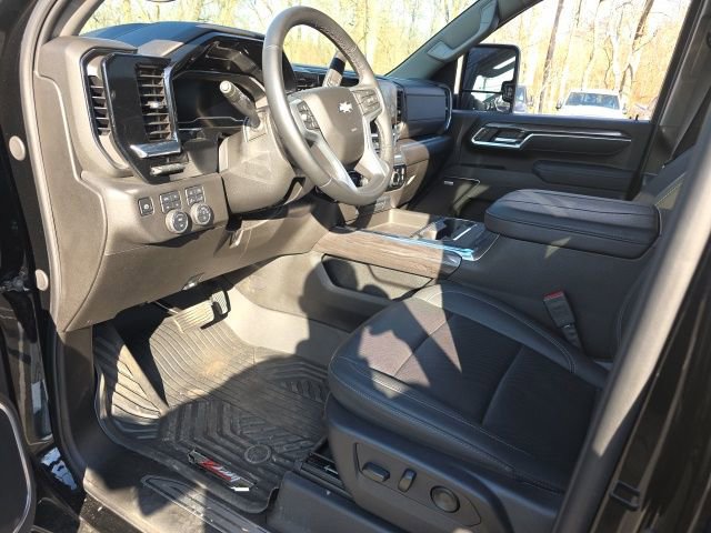 Used 2025 Chevrolet Silverado 2500 LTZ w/ LTZ Premium Package image 15