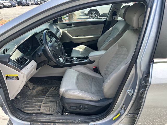 Used 2017 Hyundai Sonata Sport w/ Value Edition Package 02 FWD image 9