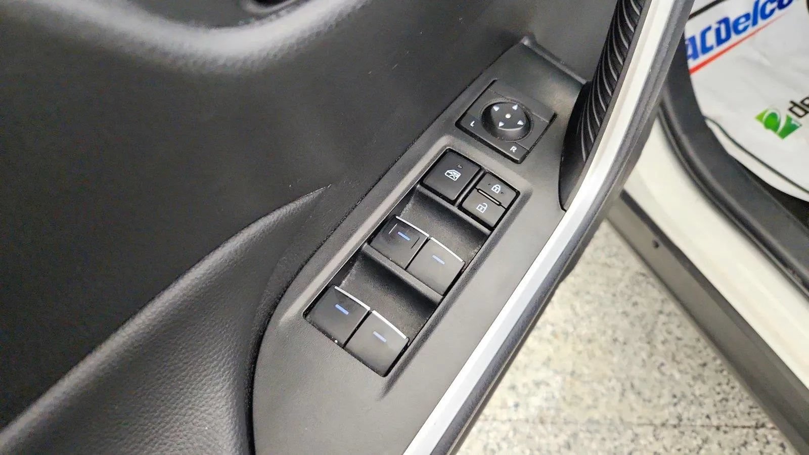 Used 2024 Toyota RAV4 XLE FWD image 22
