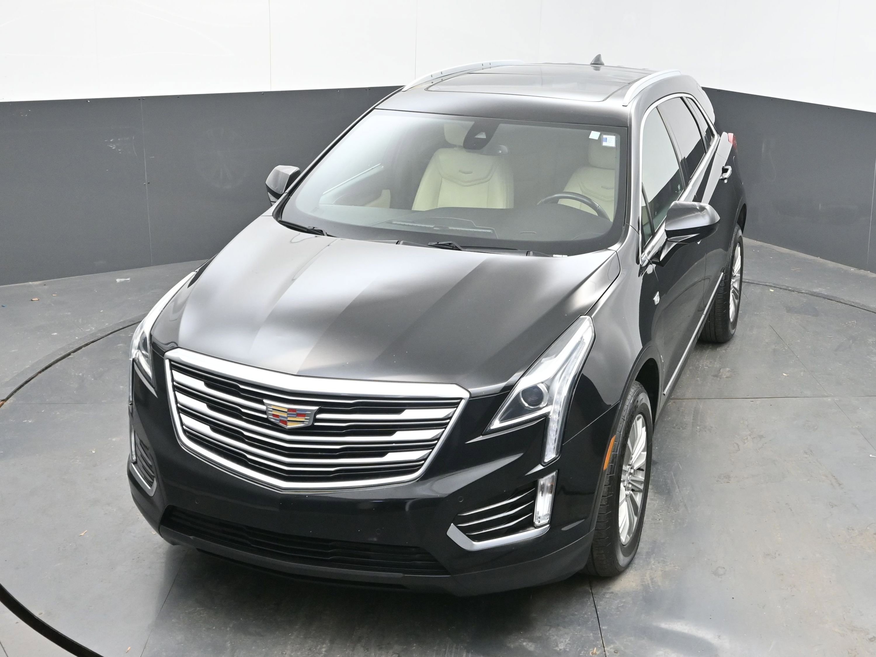 Used 2018 Cadillac XT5 Luxury w/ Driver Awareness Package image 31