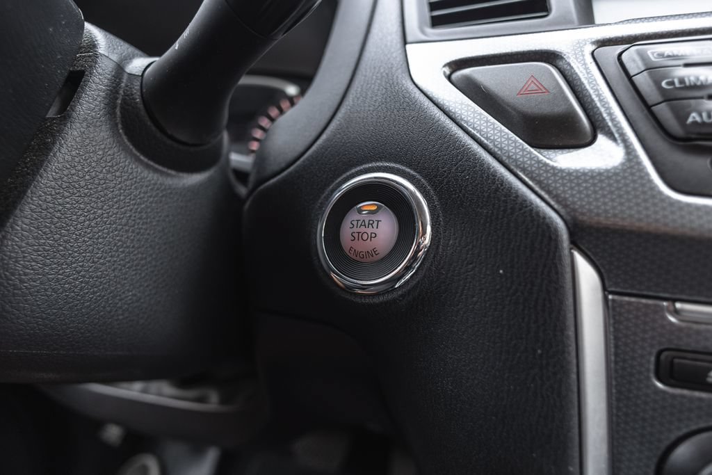 Used 2019 Nissan Pathfinder SL FWD image 14
