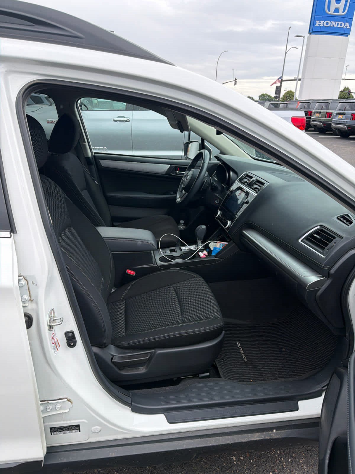 Used 2019 Subaru Outback 2.5i Premium AWD/4WD image 4