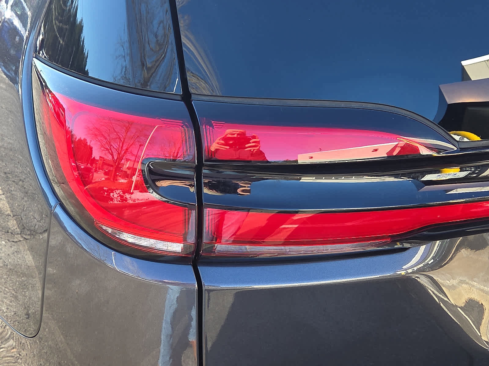 Used 2022 Chrysler Pacifica Touring-L image 11