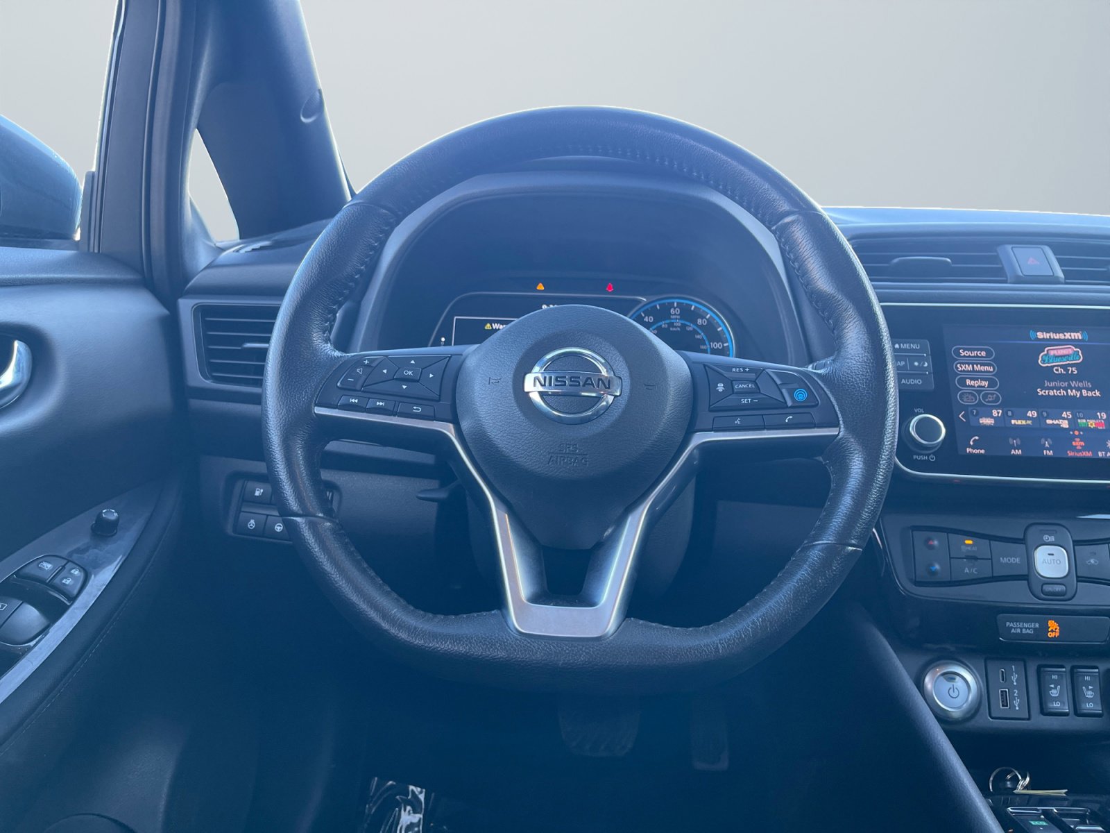 Used 2022 Nissan Leaf SV Plus image 13