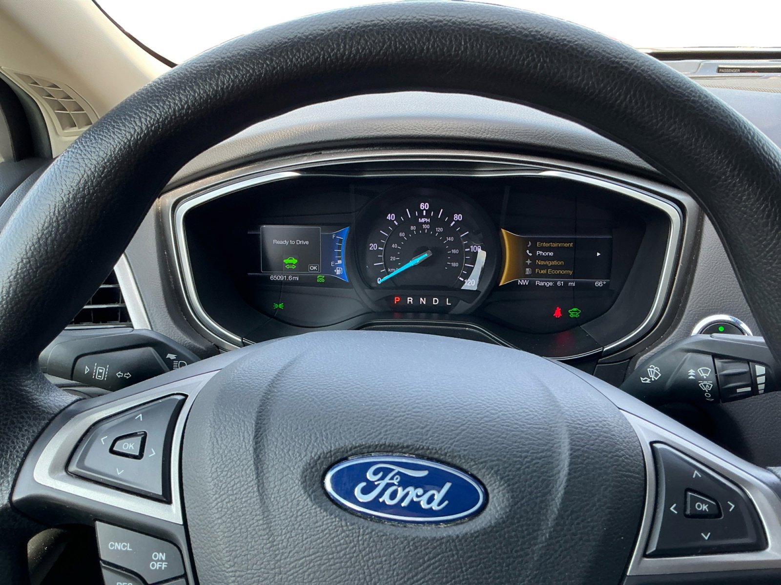 Used 2019 Ford Fusion SE FWD image 12