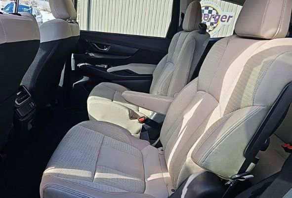 Used 2024 Subaru Ascent Premium w/ Convenience Package image 6