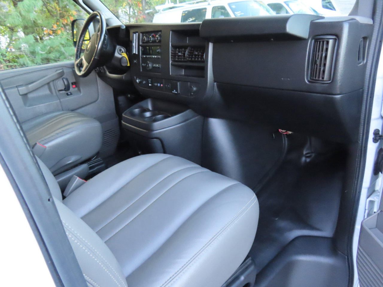 Used 2019 Chevrolet Express 3500 w/ Driver Convenience Package image 16