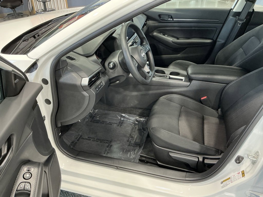 Used 2025 Nissan Altima 2.5 S image 3