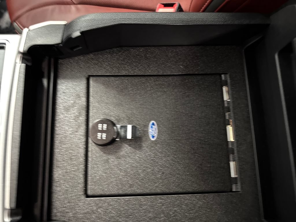 Used 2019 Ford F350 Platinum w/ FX4 Off-Road Package AWD/4WD image 26