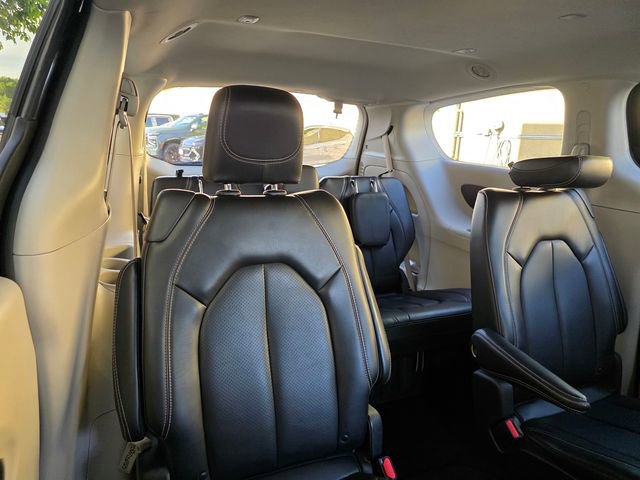 Used 2023 Chrysler Pacifica Touring-L image 22