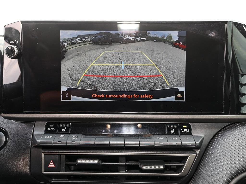 Used 2025 Toyota Camry SE image 16