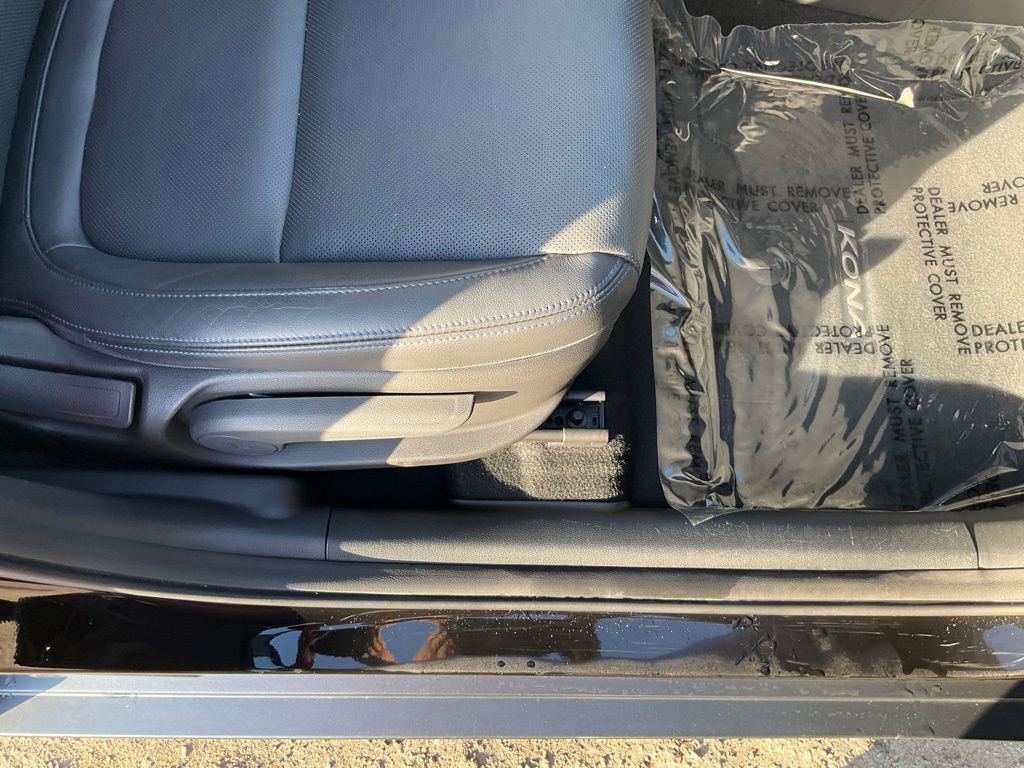 Used 2022 Hyundai Kona Limited w/ Cargo Package image 61