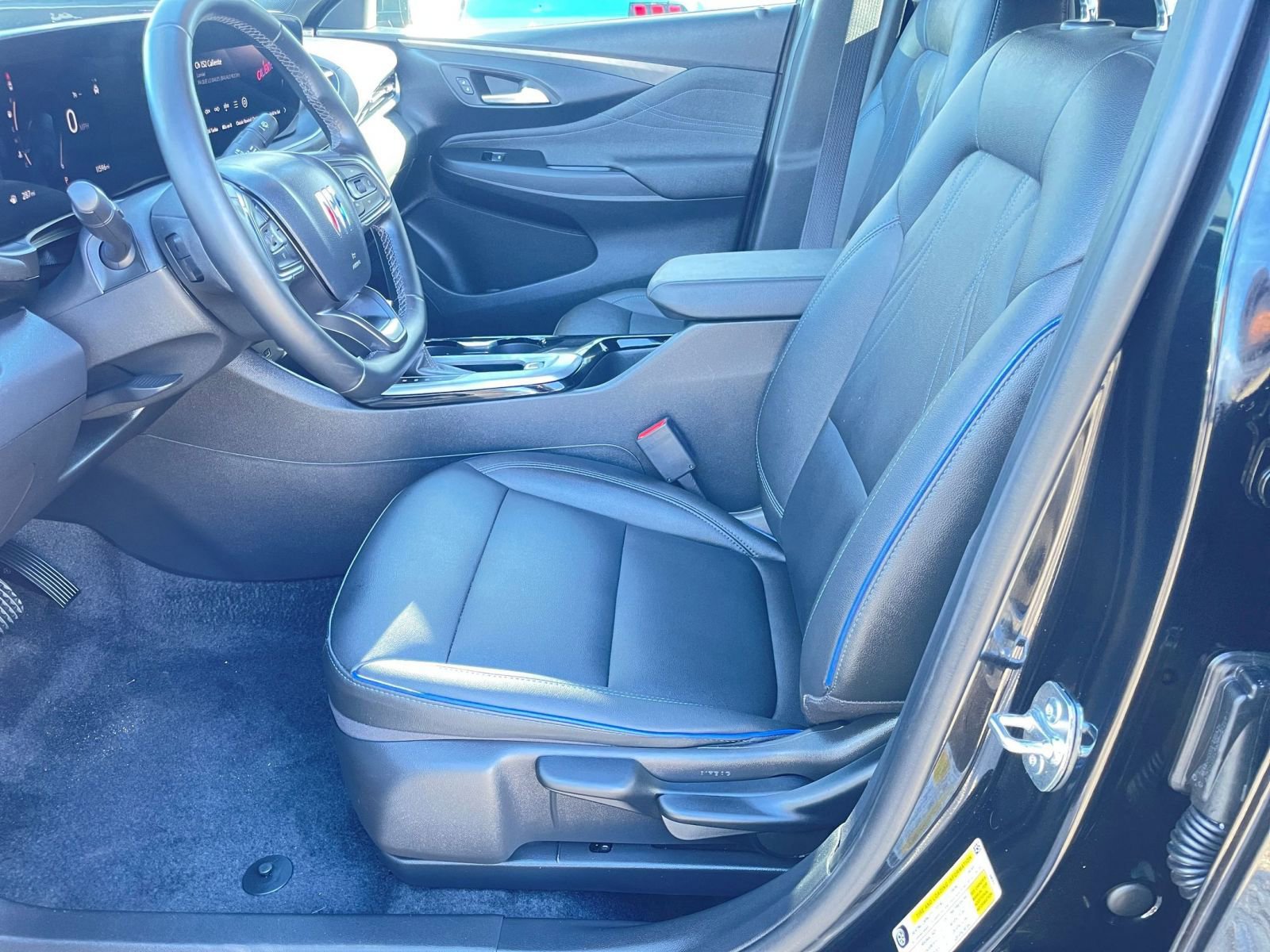 Used 2025 Buick Envista Sport Touring image 27