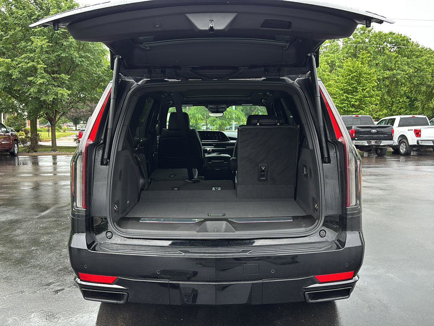 Used 2024 Cadillac Escalade Sport w/ LPO, ONYX Package AWD/4WD image 12