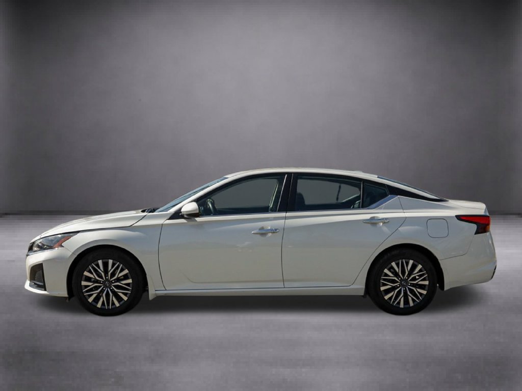 Used 2023 Nissan Altima 2.5 SV FWD image 46