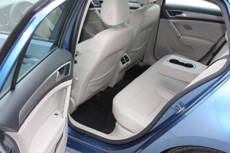 Used 2015 Volkswagen Golf S image 39