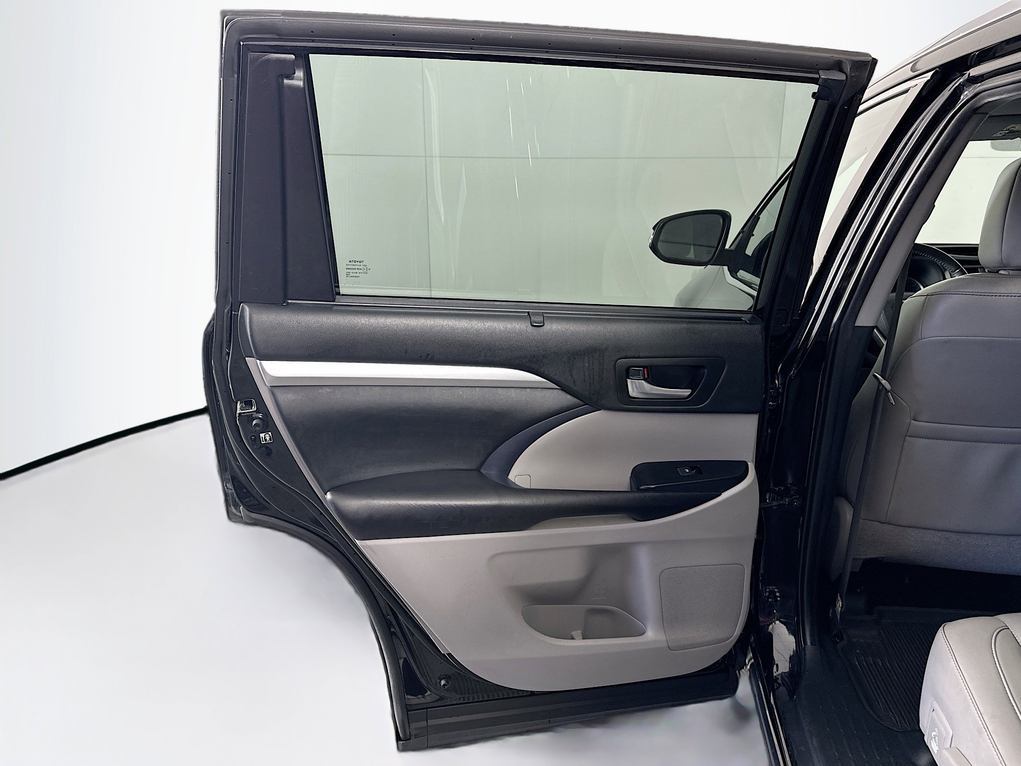 Used 2019 Toyota Highlander XLE image 28