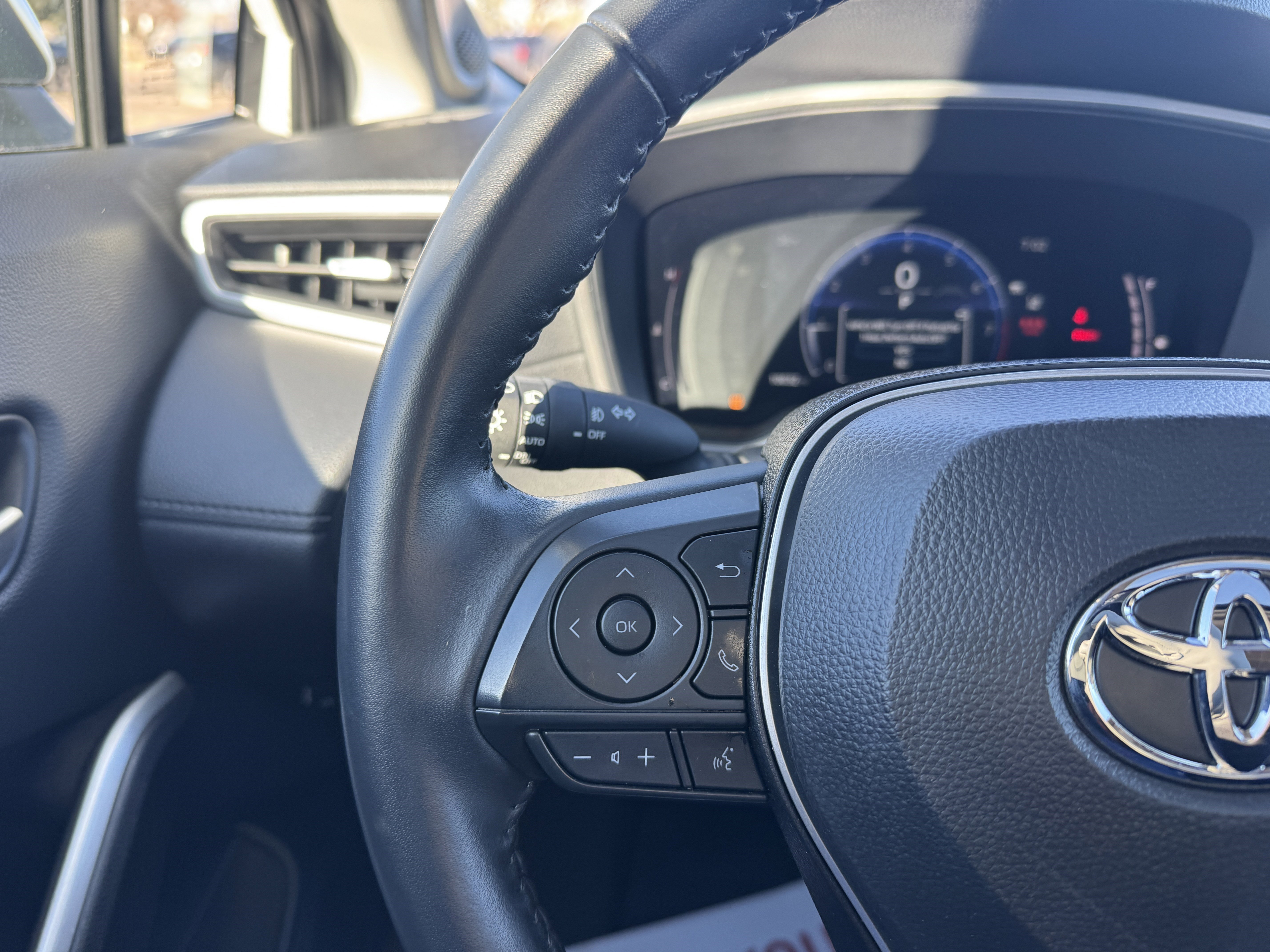 Used 2024 Toyota Corolla Cross XLE image 22