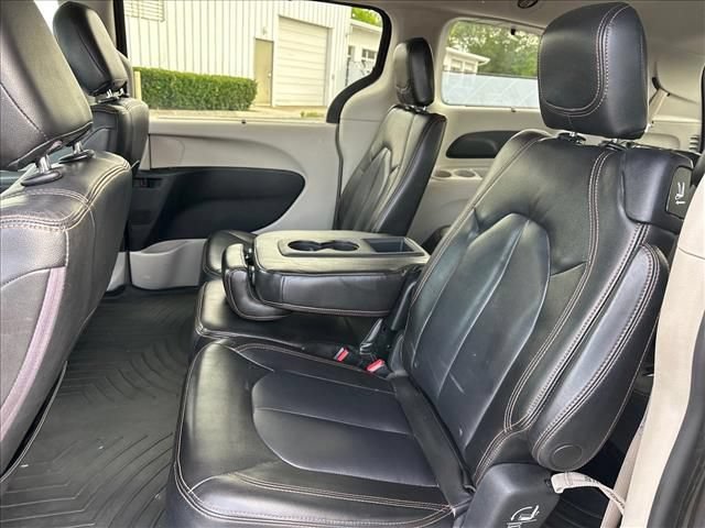 Used 2017 Chrysler Pacifica Touring Plus w/ Tire & Wheel Group FWD image 15