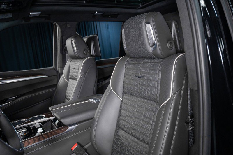 Used 2026 Cadillac Escalade Platinum Sport w/ LPO, ONYX Package AWD/4WD image 14