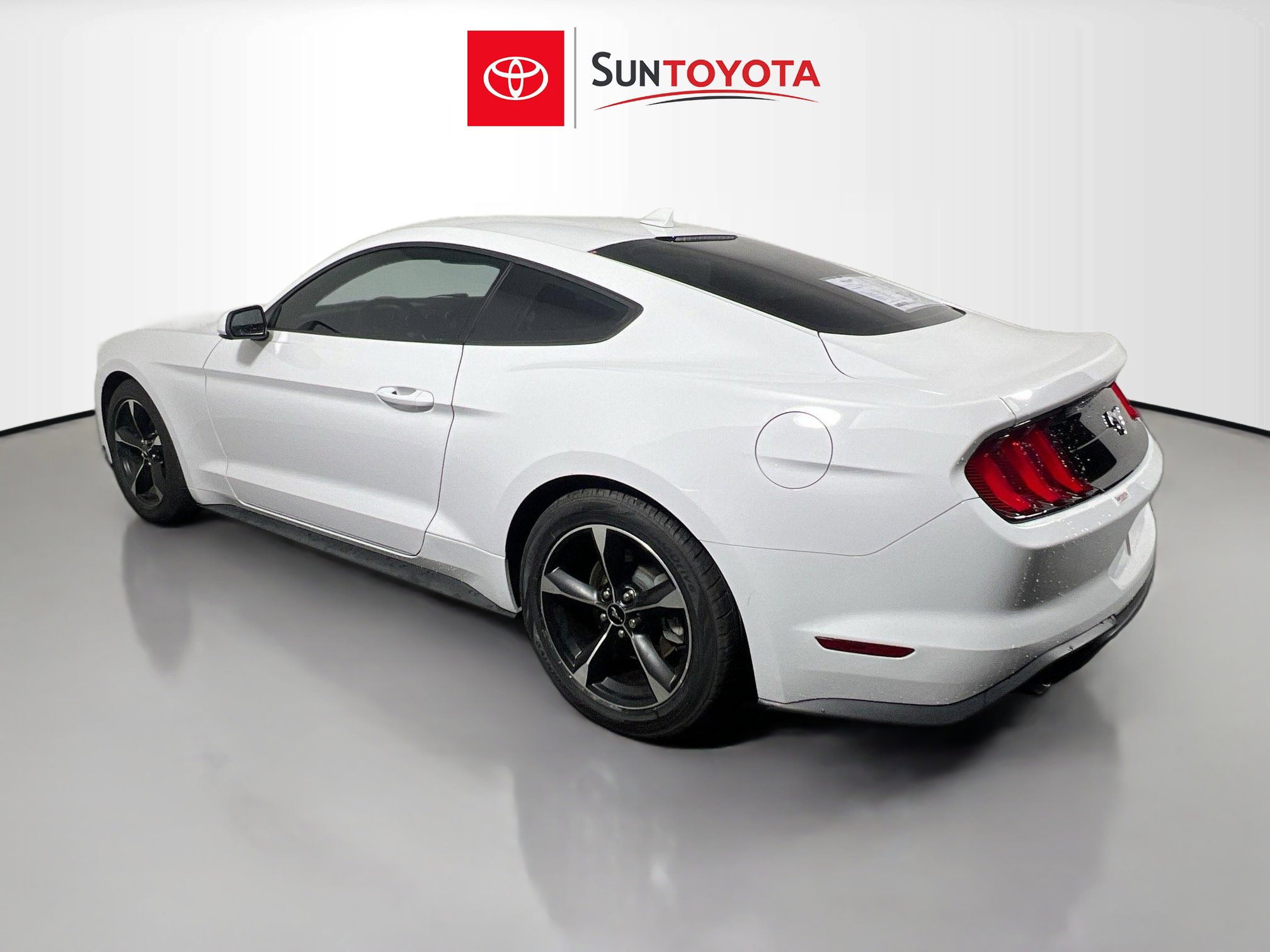Used 2021 Ford Mustang EcoBoost image 6