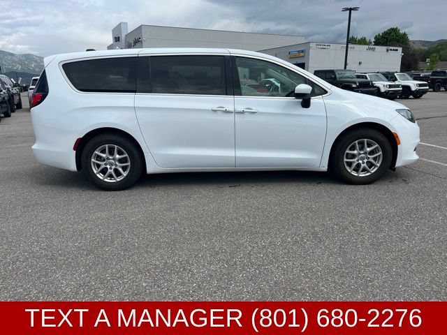 Used 2022 Chrysler Voyager LX FWD image 2