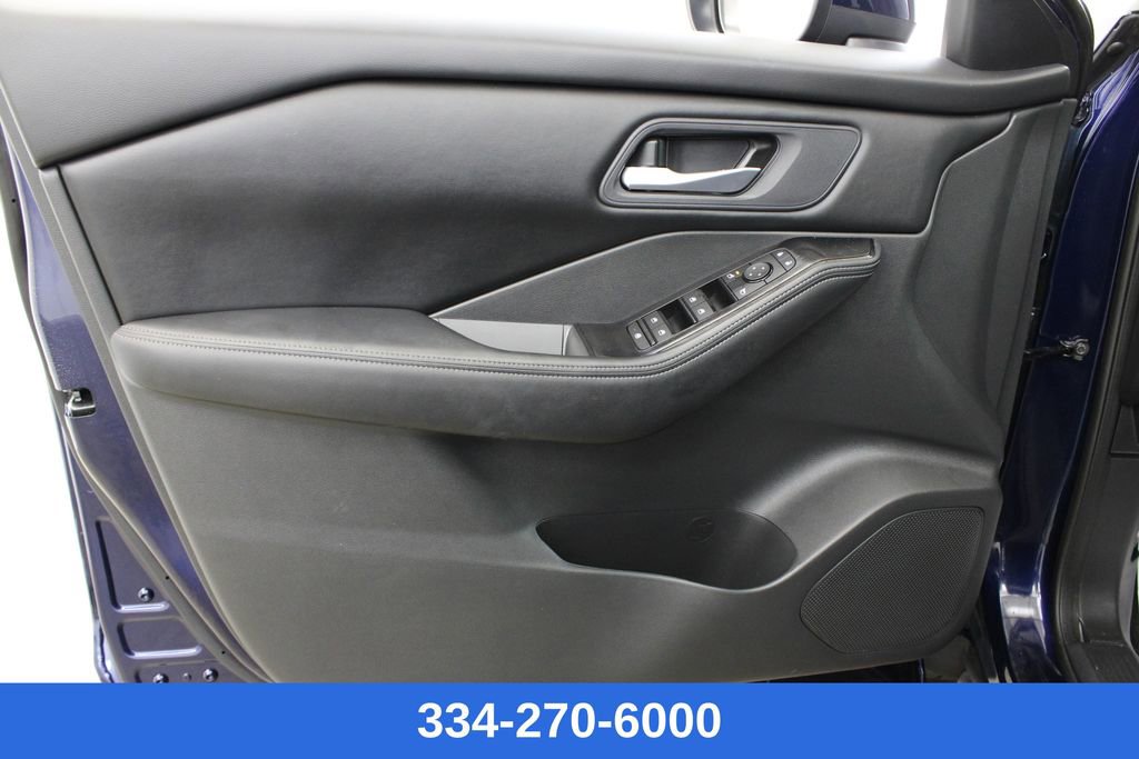 Certified 2025 Nissan Rogue SV image 15