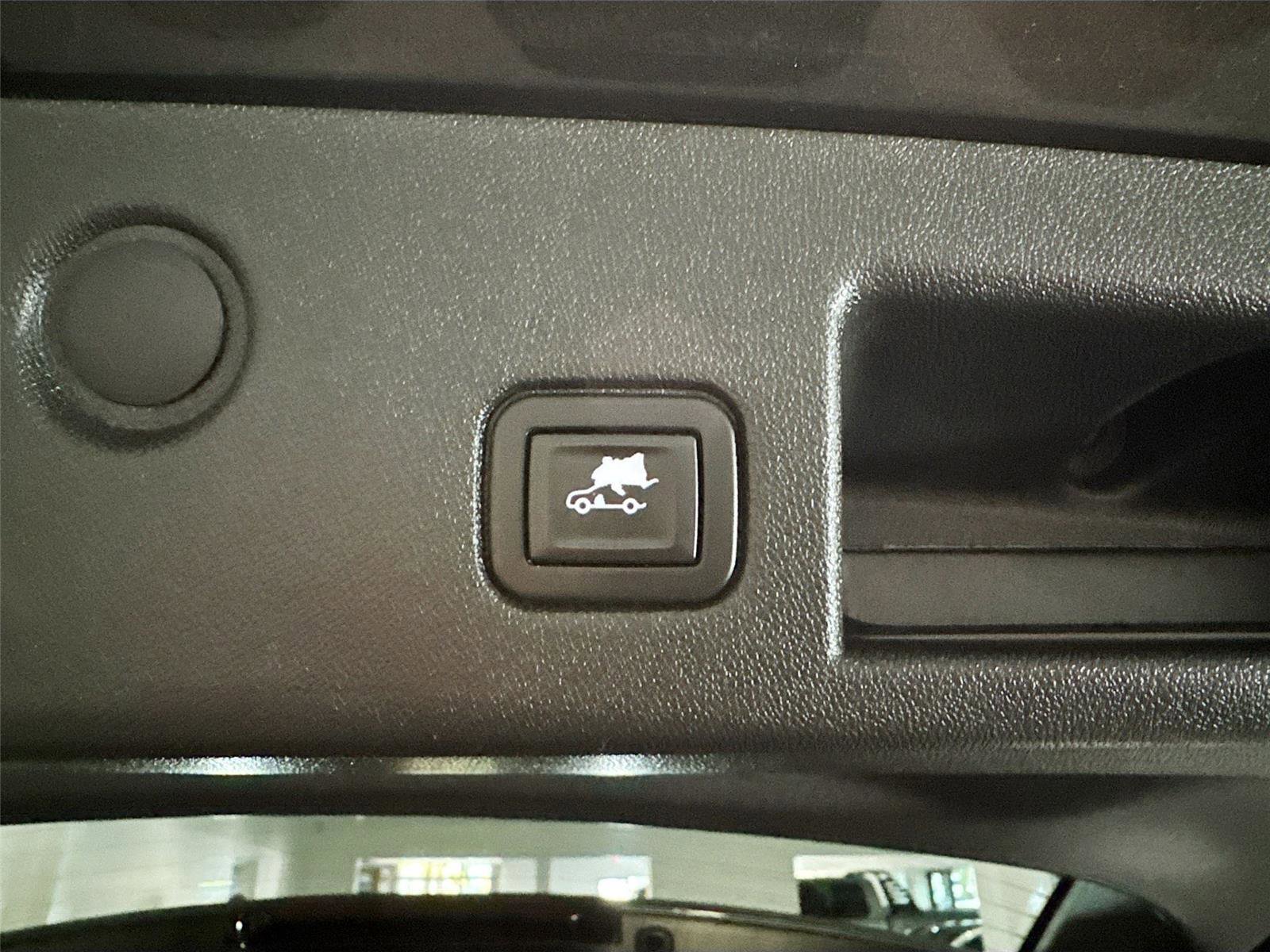 Used 2020 Chevrolet Equinox Premier FWD image 19