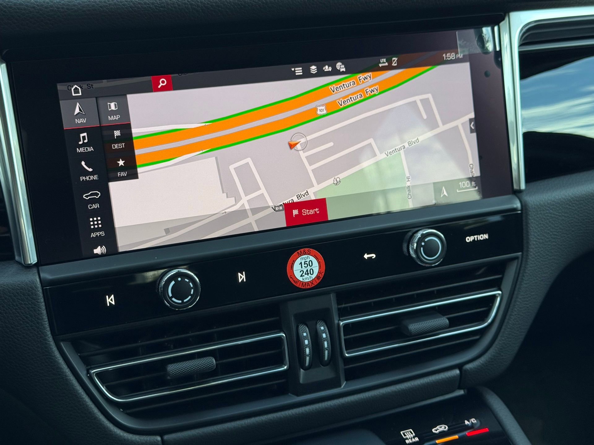 Used 2025 Porsche Macan AWD/4WD image 19