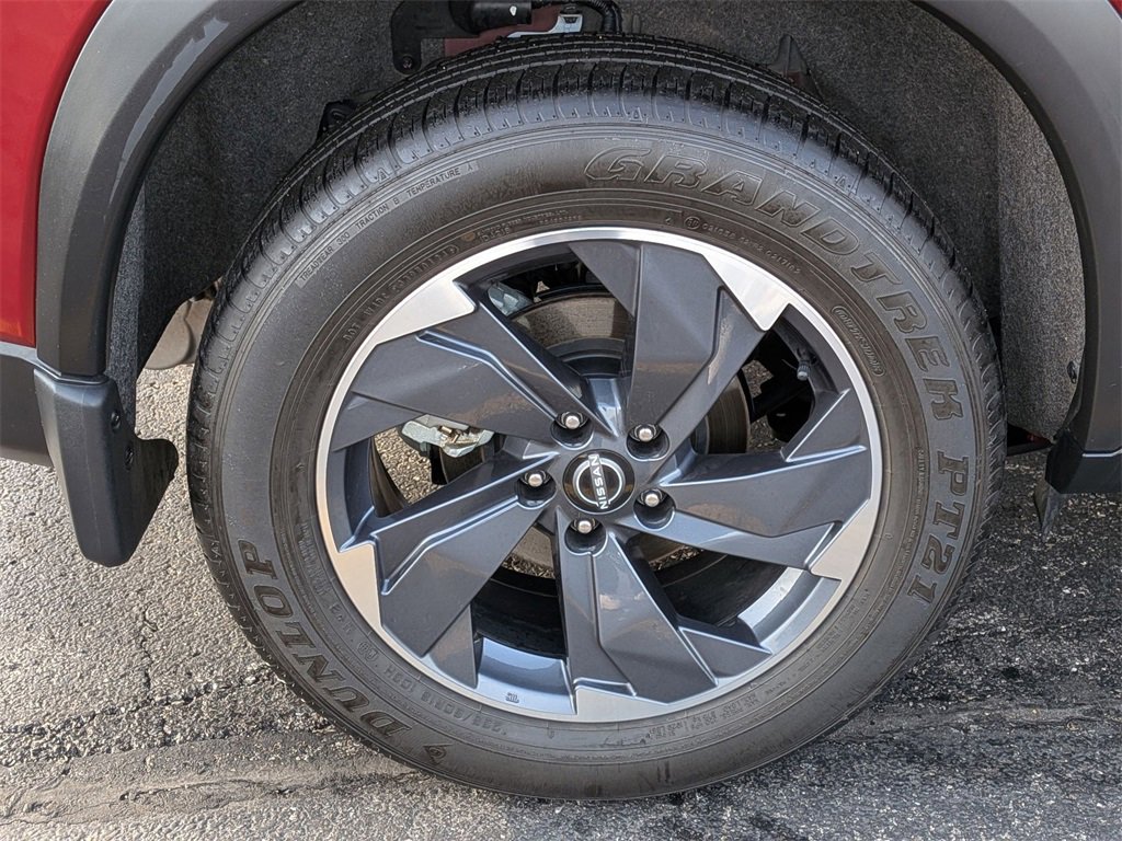 Used 2024 Nissan Rogue SV w/ SV Premium Package image 24