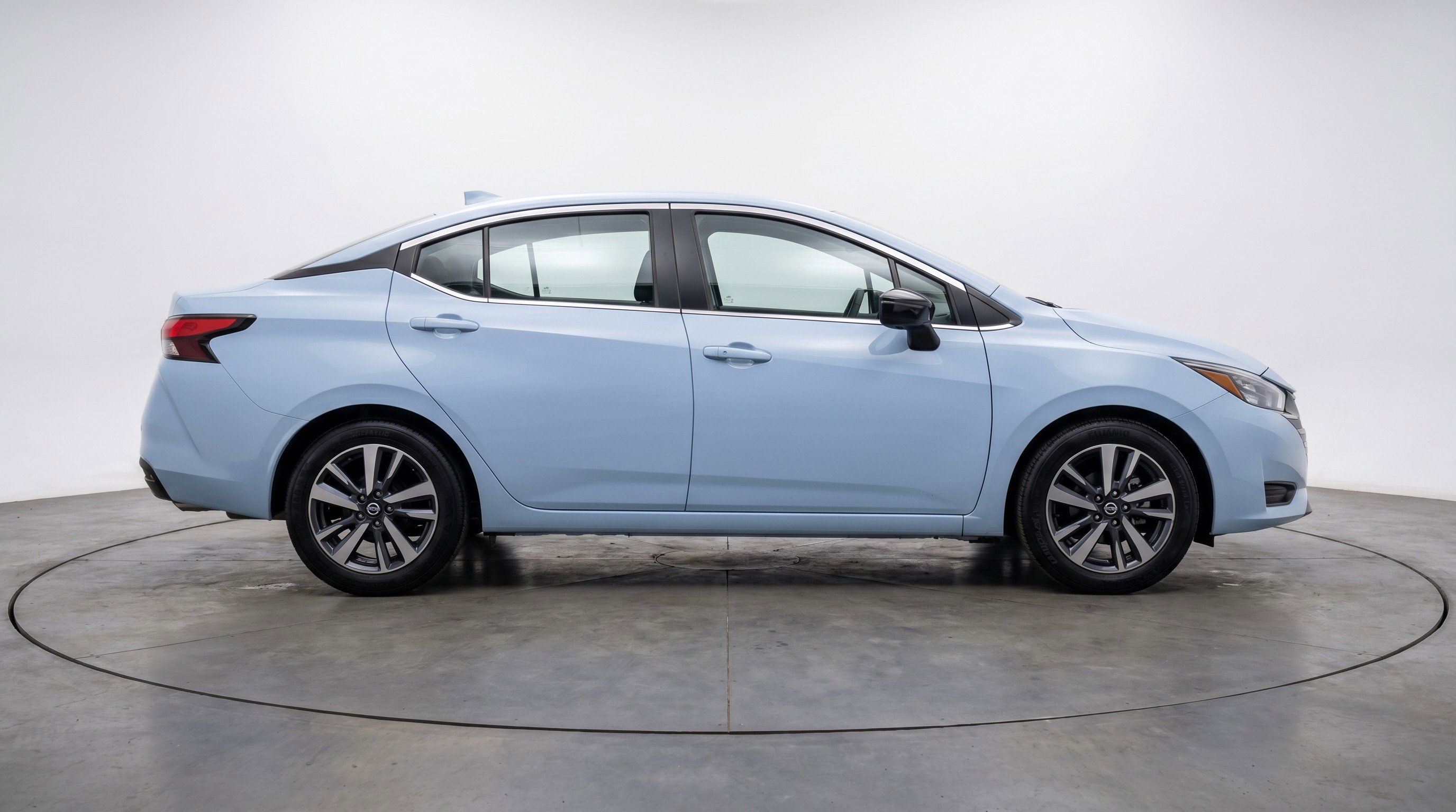 Used 2025 Nissan Versa SV FWD image 11