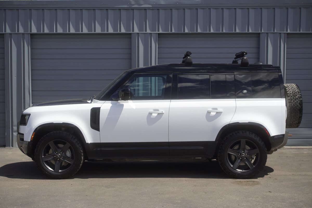 Used 2022 Land Rover Defender 110 X-Dynamic SE AWD/4WD image 2