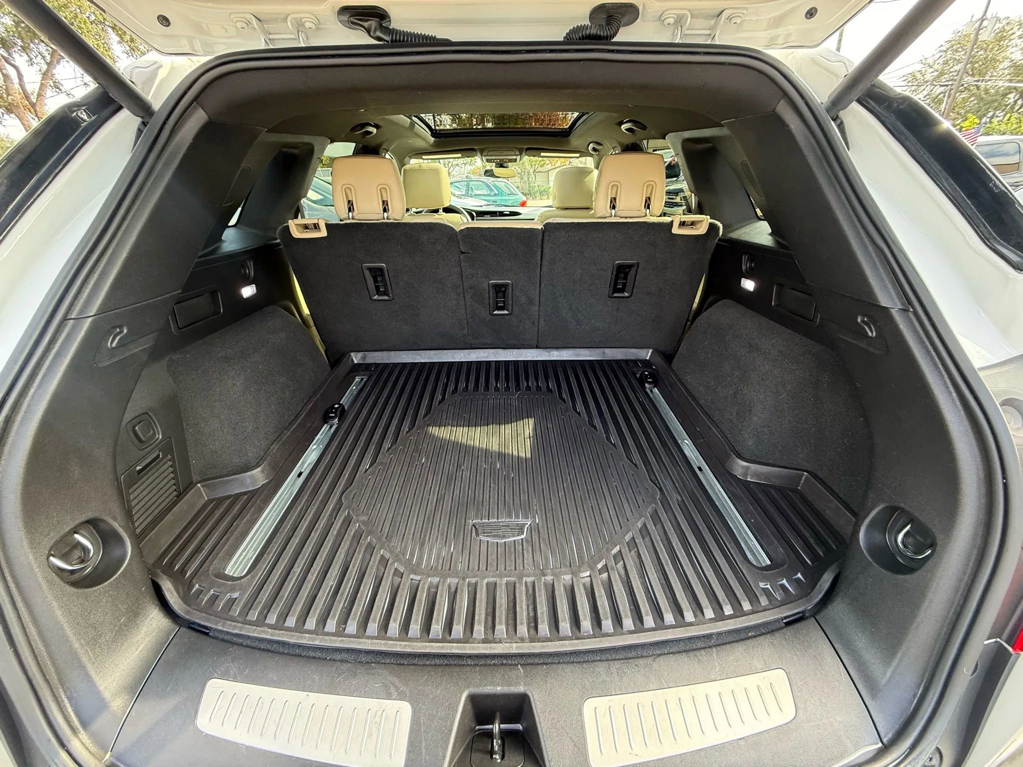 Used 2018 Cadillac XT5 Luxury w/ Driver Awareness Package image 18