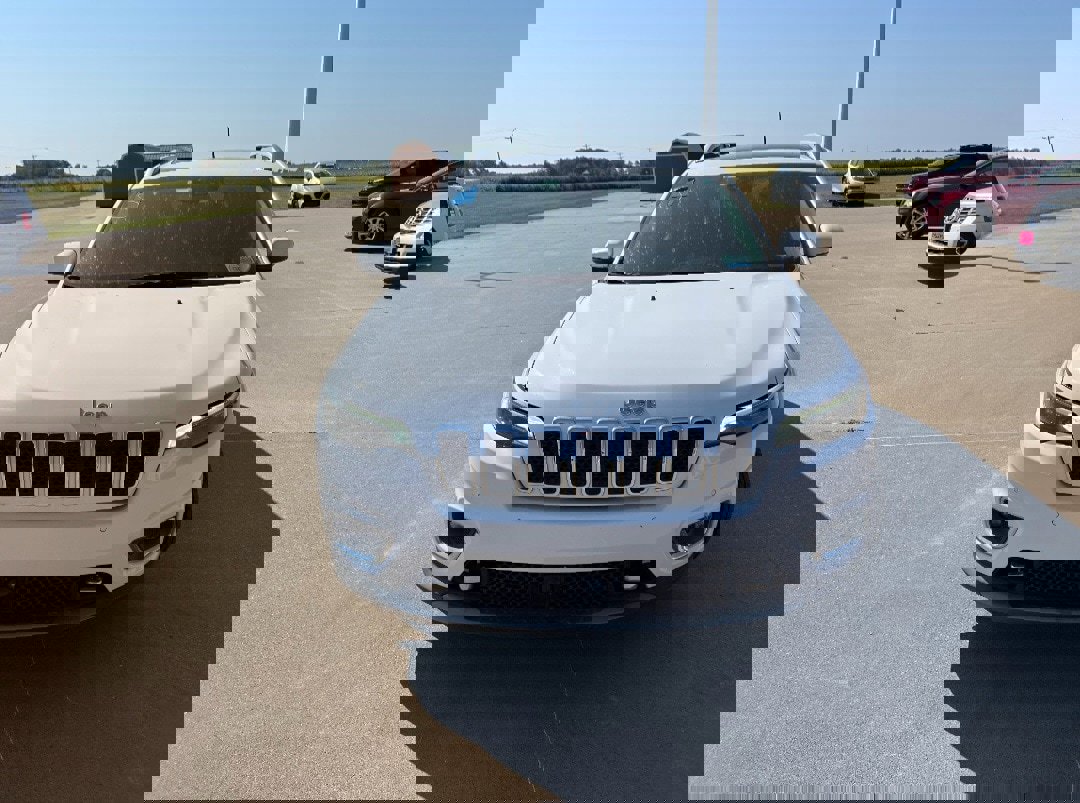 Used 2021 Jeep Cherokee Limited w/ Elite Package image 3