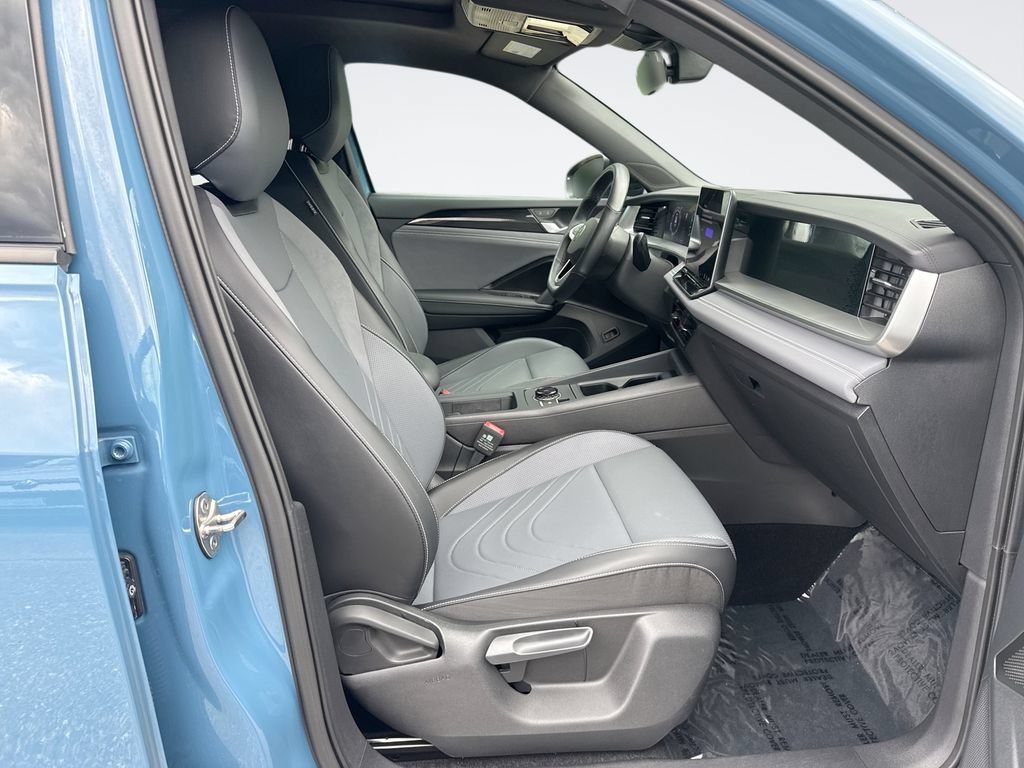 Used 2025 Volkswagen Tiguan SE R-Line AWD/4WD image 26