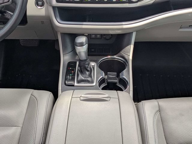 Used 2018 Toyota Highlander Limited FWD image 19