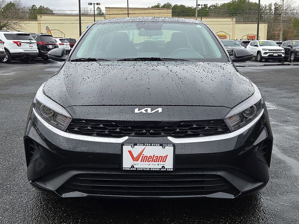 Used 2023 Kia Forte LXS w/ LXS Technology Package FWD image 2