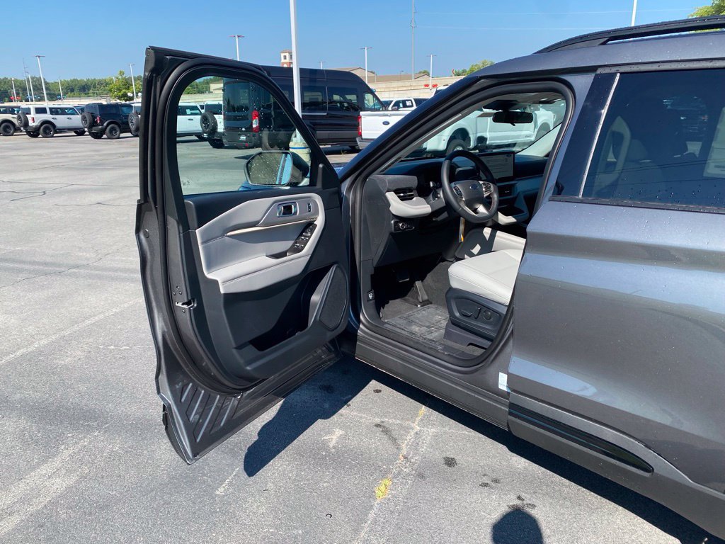 New 2026 Ford Explorer Active w/ Active Comfort Package AWD/4WD image 10