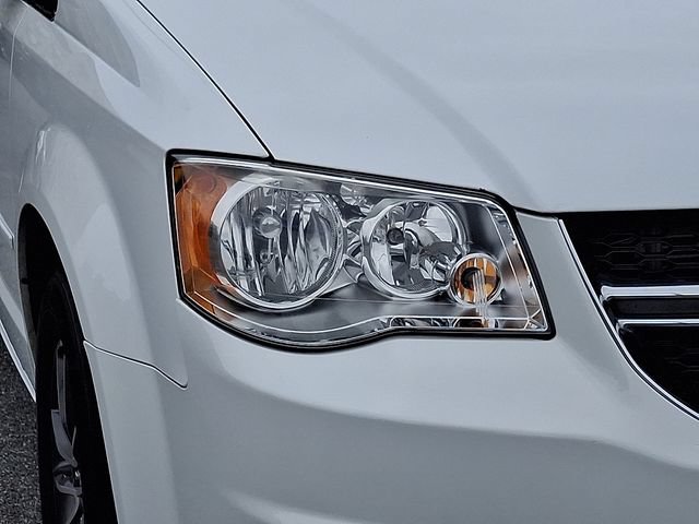 Used 2016 Dodge Grand Caravan SXT FWD image 9