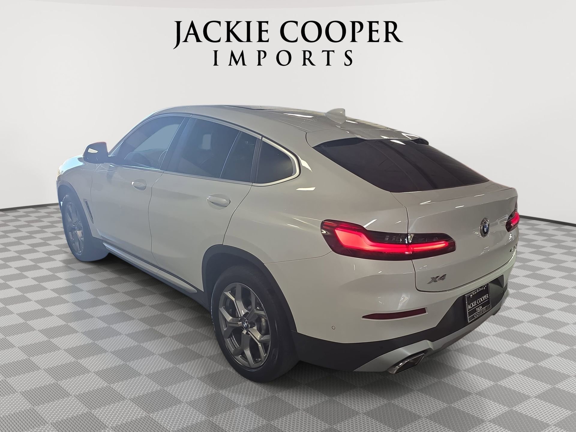Used 2024 BMW X4 xDrive30i w/ Parking Assistance Package AWD/4WD image 7