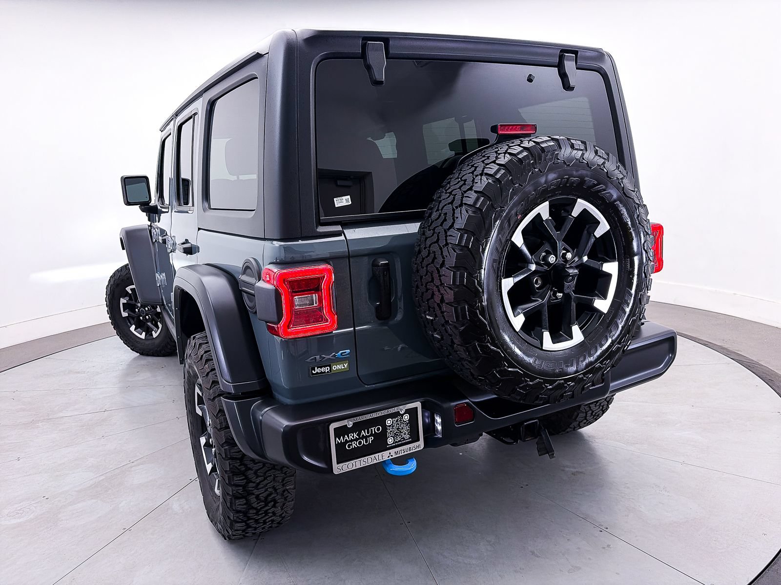 Used 2024 Jeep Wrangler Unlimited Rubicon 4xe AWD/4WD image 9