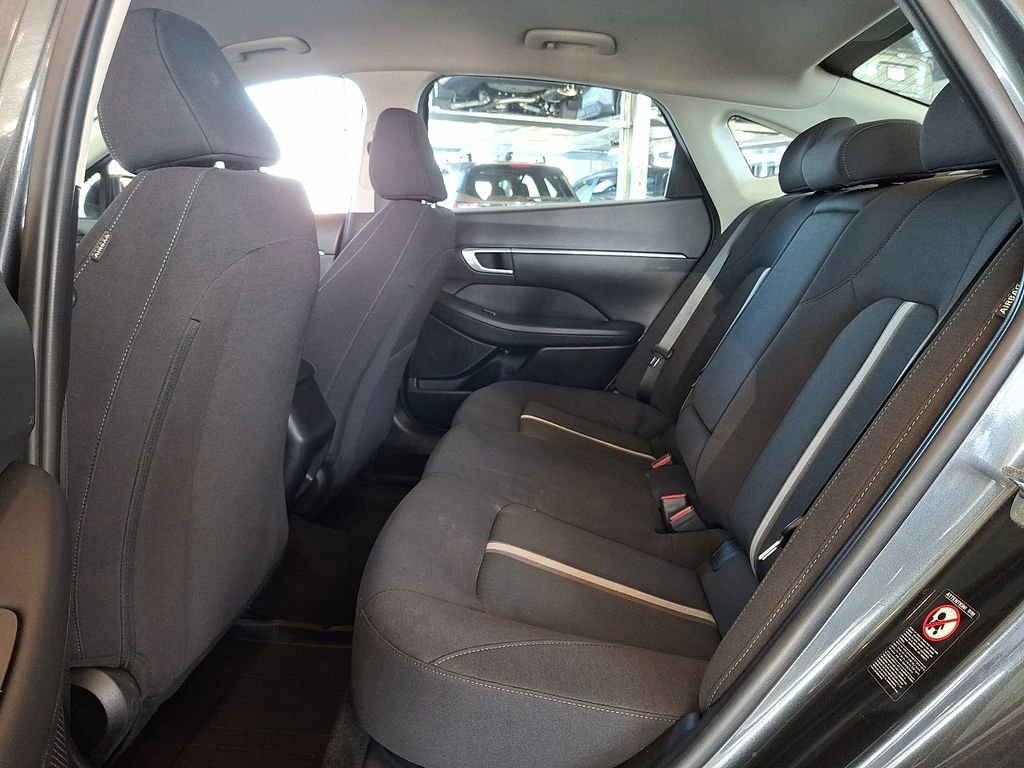Used 2022 Hyundai Sonata SEL w/ Winter Weather Package FWD image 12