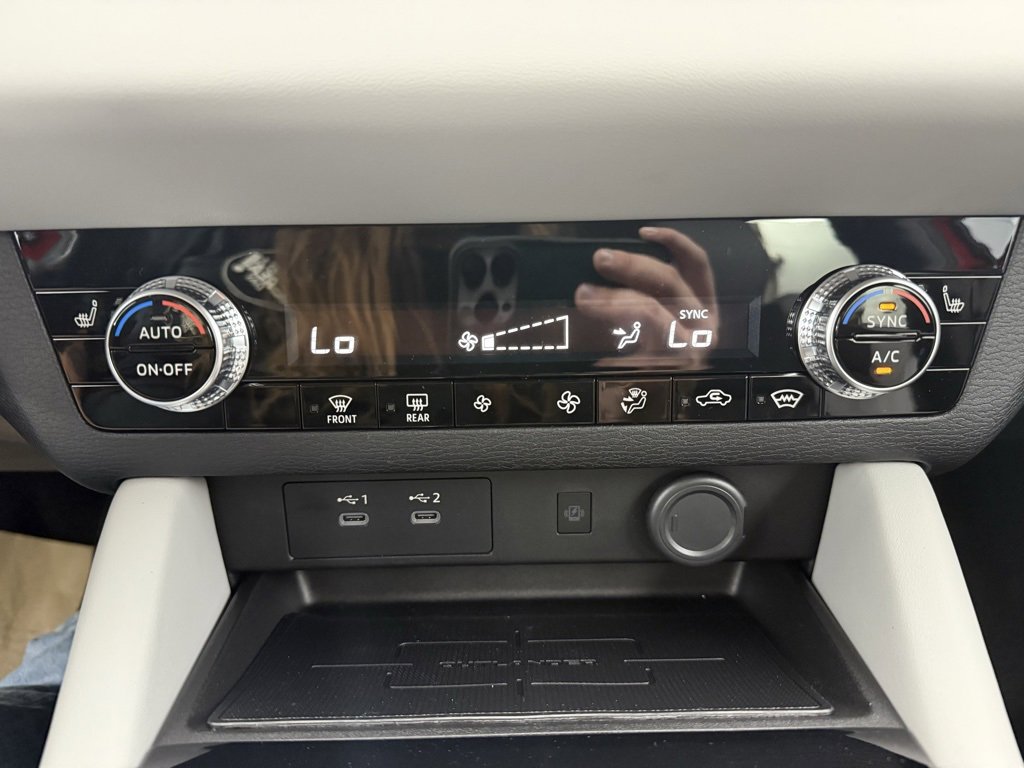 New 2025 Mitsubishi Outlander SE image 24