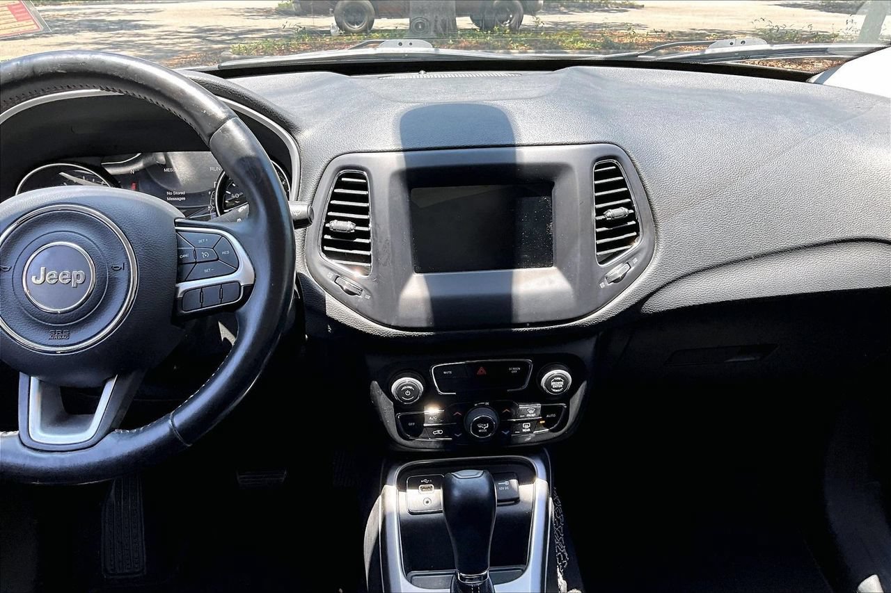 Used 2019 Jeep Compass Latitude w/ Popular Equipment Group FWD image 9