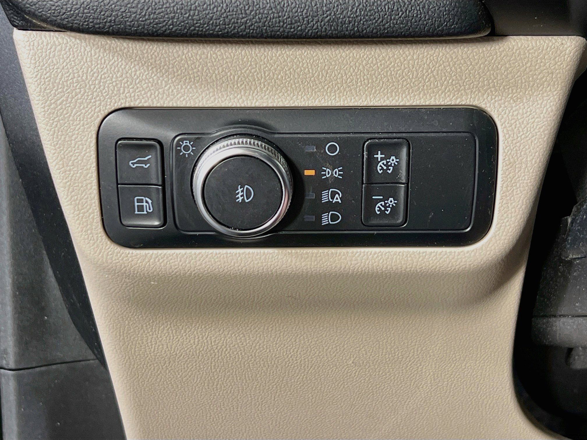 Used 2020 Ford Escape Titanium w/ Titanium Premium Package 2.0 AWD/4WD image 10