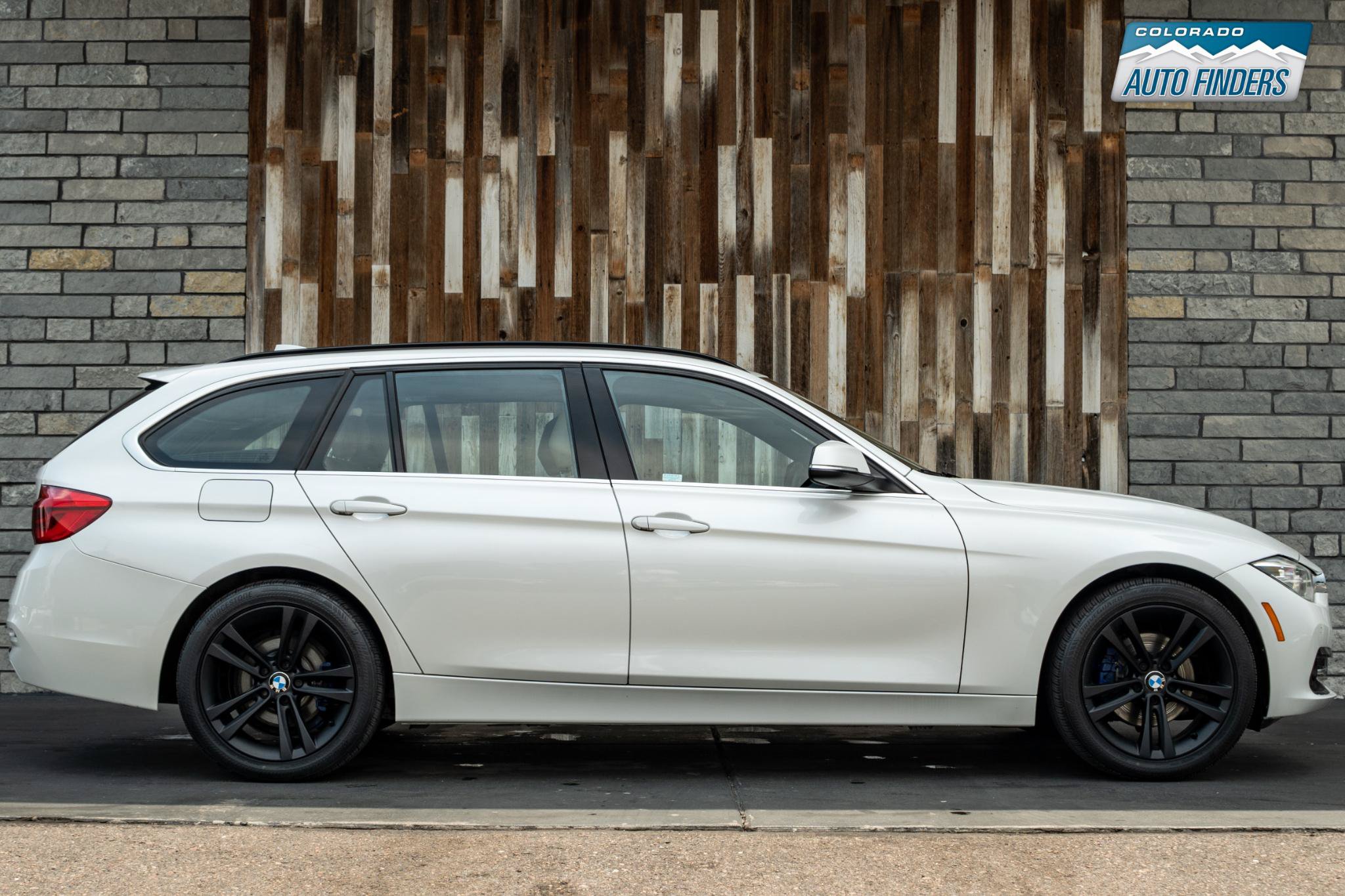 Used 2017 BMW 330i xDrive Wagon AWD/4WD image 8