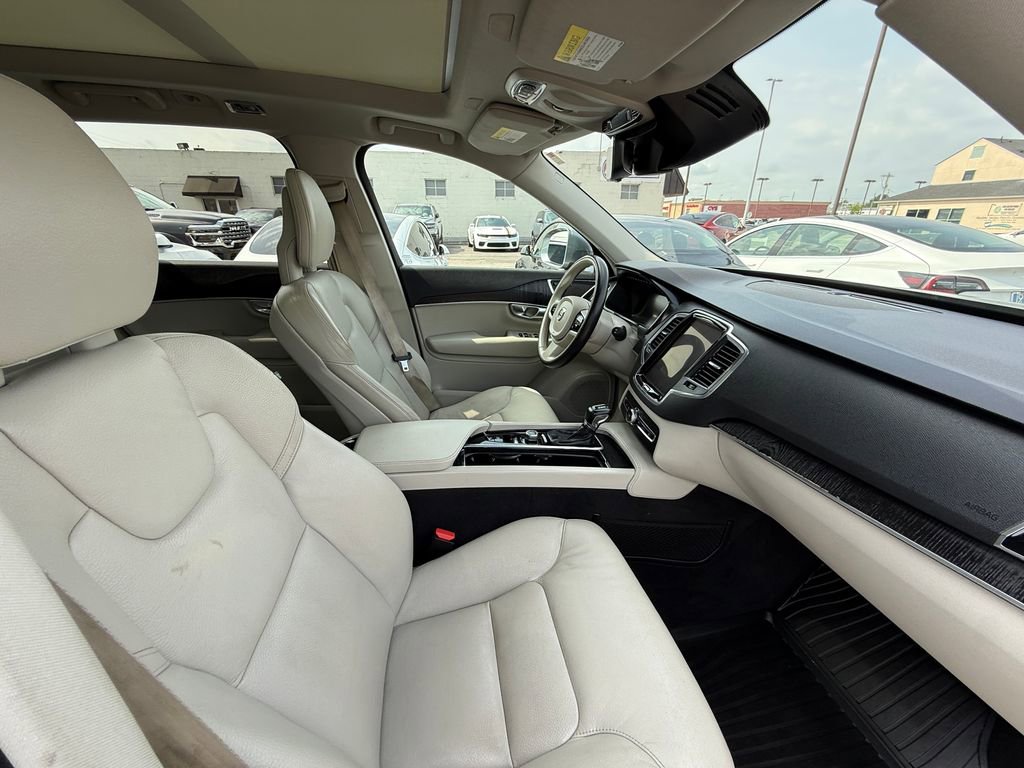 Used 2020 Volvo XC90 T6 Momentum AWD/4WD image 17